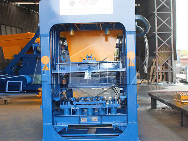 4-15 Concrete Block Making Machine 2