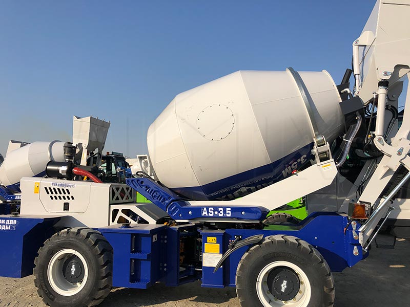 Self Loading Concrete Mixer Machine